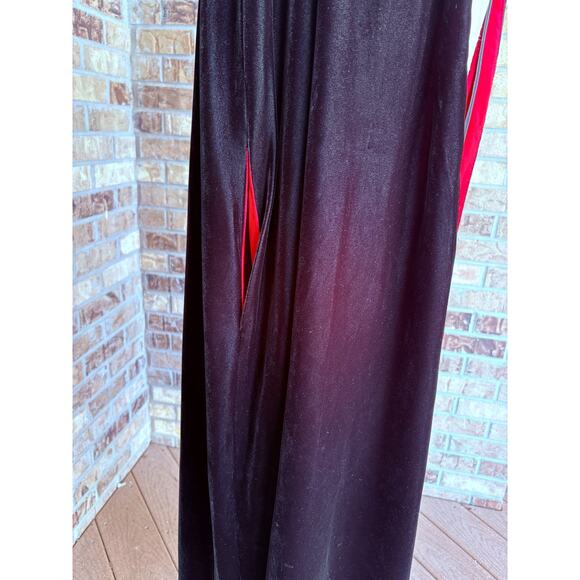 VTG Velvet Hooded Black Cape 48"X52" Goth Whimsigoth Halloween Witch Made in USA - Picture 11 of 14